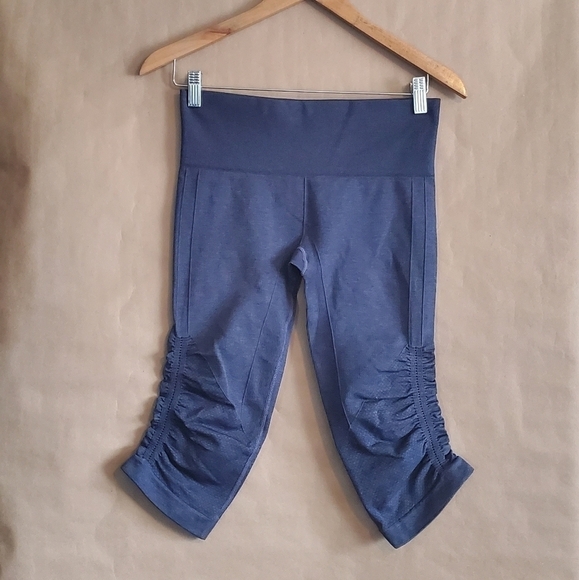 Lululemon In The Flow II athletic capris - Picture 1 of 4
